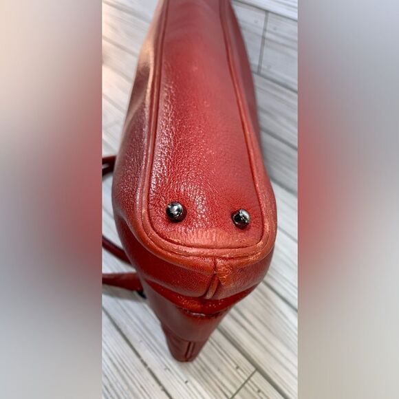 056-Gucci 113015 Vintage Iconic Early 2000’s Red Pebbled Leather Small Tote Bag - Picture 8 of 13